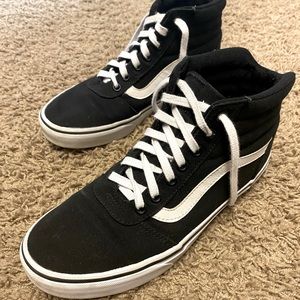 Women’s 8.5 Vans Ward Hi Black and White